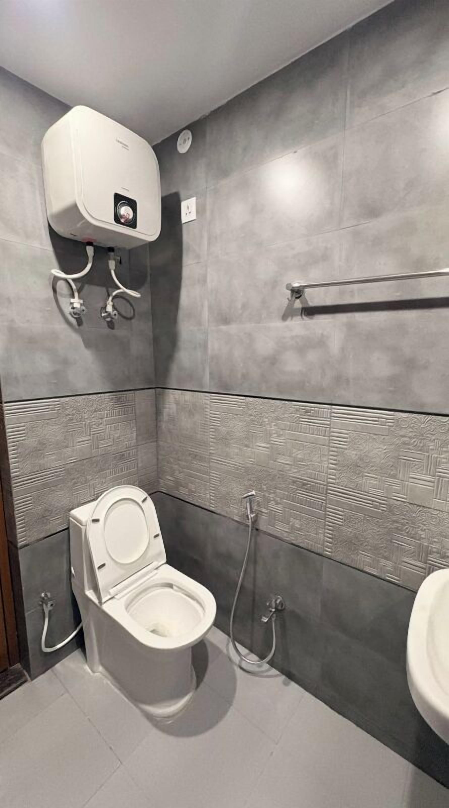 Deluxe Double or Twin Room | Bathroom