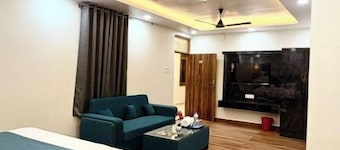 Hotel Raas Garden