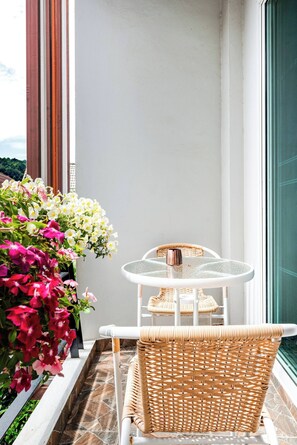 Outdoor dining - VK living room 20 min walk to Kata beach #202 (Tambon Karon)