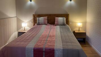 2 slaapkamers, een strijkplank/strijkijzer, wifi, beddengoed