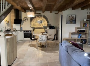 Living area - le Gîte Rosa Bonheur (Saint-Cernin)