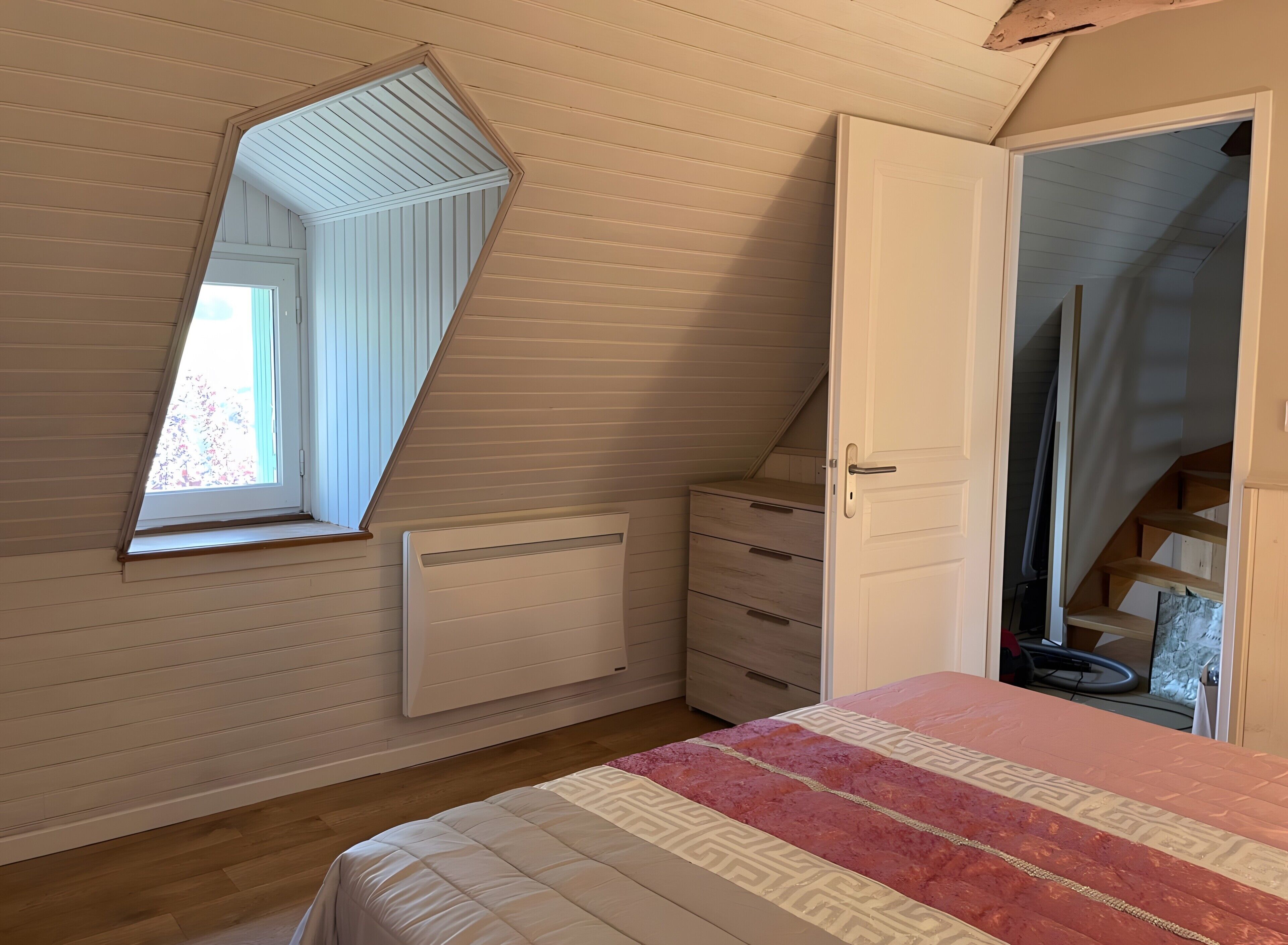 2 chambres, fer et planche à repasser, Wi-Fi, draps fournis