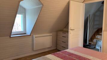 2 chambres, fer et planche à repasser, Wi-Fi, draps fournis