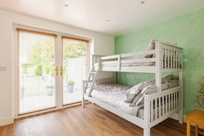 1 habitación, tabla de planchar con plancha y internet 