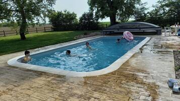 Piscine couverte, piscine extérieure