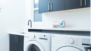 Interior - Serene 3 Bedroom Home near YEG with Pool table (Edmonton)