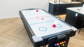 Games room - Serene 3 Bedroom Home near YEG with Pool table (Edmonton)