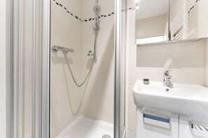 Bathroom - Vrbo Property (Wendtorf)