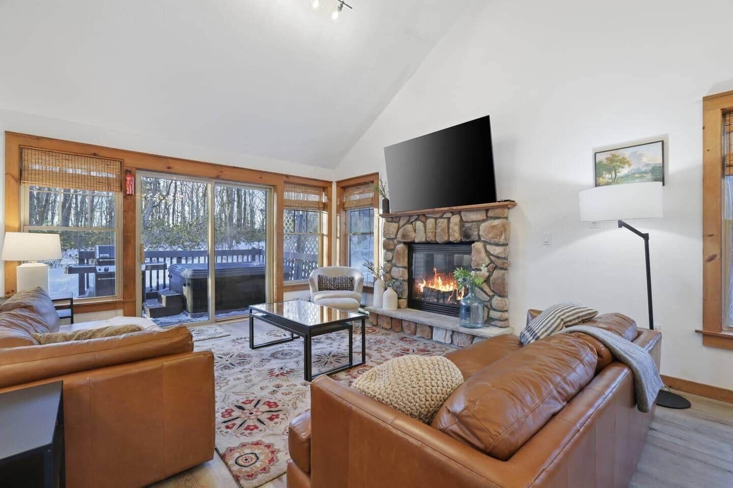 Smart TV, fireplace