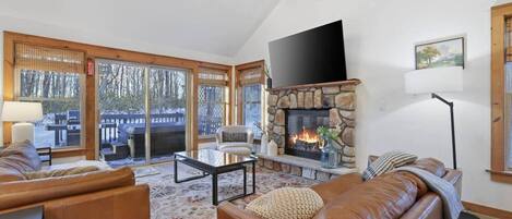 Smart TV, fireplace