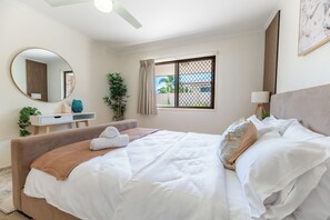 2 chambres, fer et planche à repasser, Wi-Fi, draps fournis