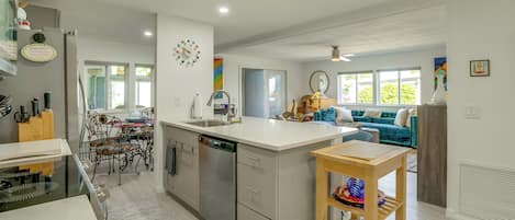 Fridge, microwave, stovetop, dishwasher