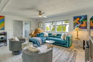 TV, fireplace, books - Golf + Pool Days! Extended Port Charlotte Escape (Port Charlotte)