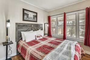 3 bedrooms, iron/ironing board, travel cot, Internet - 2 of Everything: Taneycomo House Resort! (Rockaway Beach)