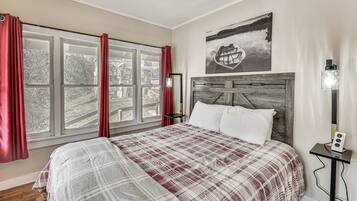3 bedrooms, iron/ironing board, travel crib, internet