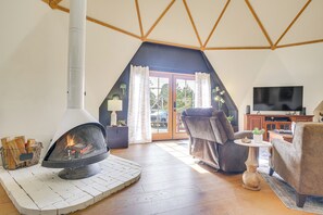 TV, fireplace, table football, ping pong - Geodesic Dome Home w/ Hot Tub & Yard in Big Bear! (Big Bear)