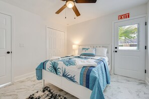 2 bedrooms, iron/ironing board, Internet, bed sheets - Game Room + Yard: Tampa Home By Theme Parks! (Tampa)
