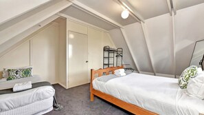 2 Schlafzimmer, Schreibtisch, Bügeleisen/Bügelbrett, kostenloses WLAN