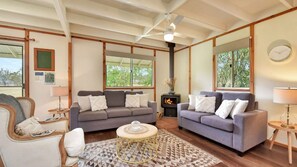 Living area - The Grove Suite with Free Wine Tasting (Pokolbin)