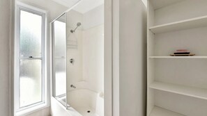 Shower, hair dryer - The Ridge Stables with Free Wine Tasting (Pokolbin)