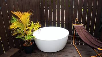 屋外スパ浴槽