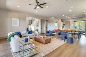 Living area - Walk to Lake Travis & Parks! Resort-Style Getaway (Lago Vista)