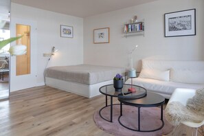 1 bedroom - WOMEN'S ROOM - Suite No. 7 - Women's room - Suite No. 7 (Sylt)