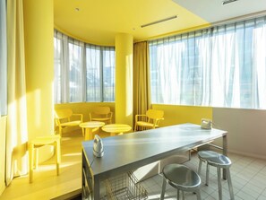 Dining - Corner Room Dark Blue Standard Plan Breakfast n / Chiyoda Ward Tokyo (Chiyoda Ward)