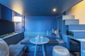 Living area - Loft Room B Dark Blue Standard Plan Breakfast n / Chiyoda Ward Tokyo (Chiyoda Ward)