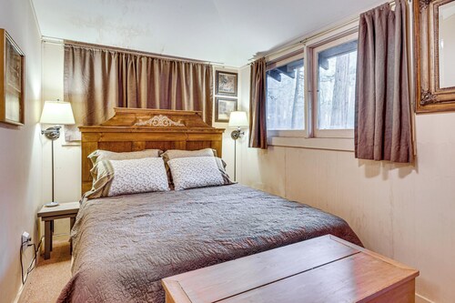 Gateway to Sequoia Nat’l! Rustic Cabin w/ Patio