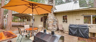 Gateway to Sequoia Nat’l! Rustic Cabin w/ Patio