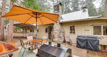 Gateway to Sequoia Nat’l! Rustic Cabin w/ Patio