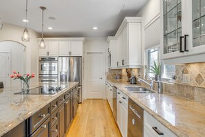 Fridge, microwave, stovetop, dishwasher - Home Theater & Game Area! Spacious Home in Aurora (Aurora)