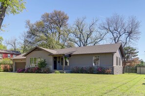 Exterior - Midtown Tulsa Gem w/ MCM Decor: Private Deck, Yard (Tulsa)