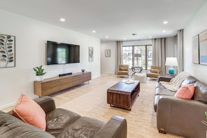TV, ping pong, books - Midtown Tulsa Gem w/ MCM Decor: Private Deck, Yard (Tulsa)