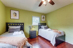 3 bedrooms, iron/ironing board, Internet, bed sheets - St Pete Home w/ Ample Parking! Near Dtwn & Beaches (St. Petersburg)