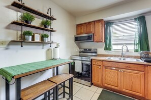 Fridge, microwave, stovetop, coffee/tea maker - St Pete Home w/ Ample Parking! Near Dtwn & Beaches (St. Petersburg)