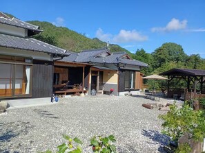 Outdoor dining - Rent an entire Japanesestyle villa with your dog  / Kanzaki District Hyōgo (Kanzaki District)