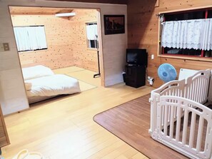 4 bedrooms, desk, free WiFi, bed sheets