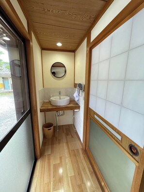Bathroom - The scent of rush grass A nostalgic cozy tatami / Shima City Mie (Shima City)