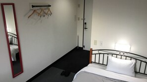 1 habitaci ón, escritorio, tabla de planchar con plancha y wifi gratis 