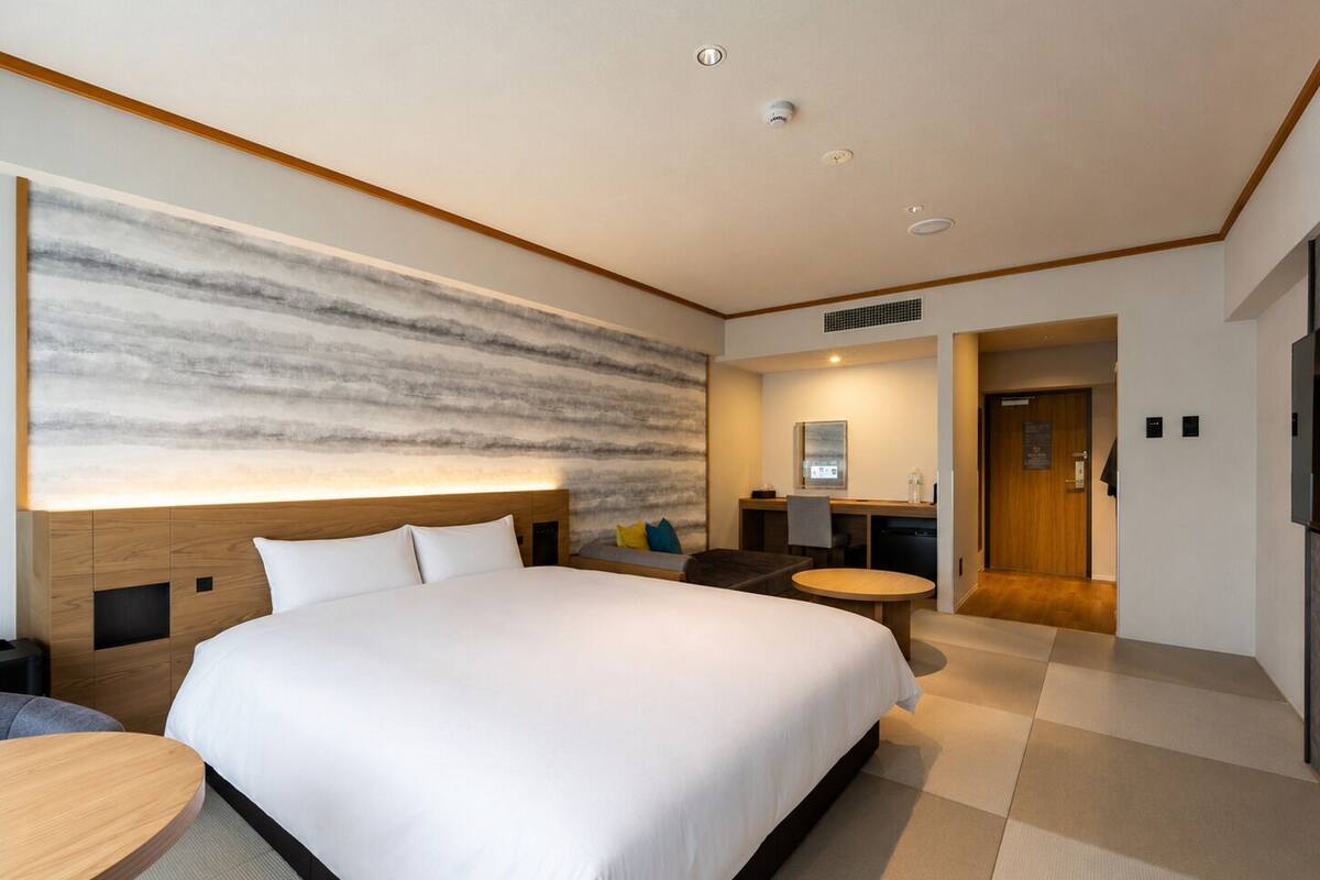 King Room with Sofa Bed (No Pets Allowed), Non Smoking | In-room safe, WiFi (free), bed sheets