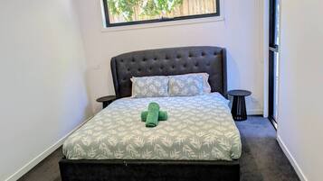 Iron/ironing board, WiFi, bed sheets