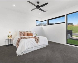 Room - Modern Luxe Haven – Your Geelong Escape (Highton)