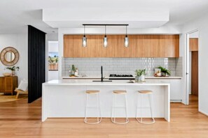 Fridge, microwave, oven, stovetop - Stylish Modern Getaway – Geelong (Highton)