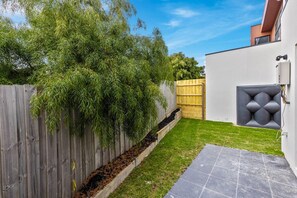 Property grounds - `Elegant Home in Highton near City` (Highton)