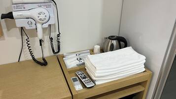 Business Twin Room | Desk, laptop workspace, free WiFi