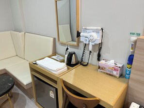 Kamar Double Deluks, 1 Tempat Tidur Queen | Meja kerja, ruang kerja ramah laptop, dan Wi-Fi gratis