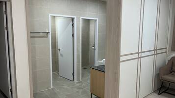 Business Twin Room | Bathroom