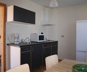 Fridge, microwave, high chair - Ferienwohnung bei Willingen mit Terrasse (Willingen)